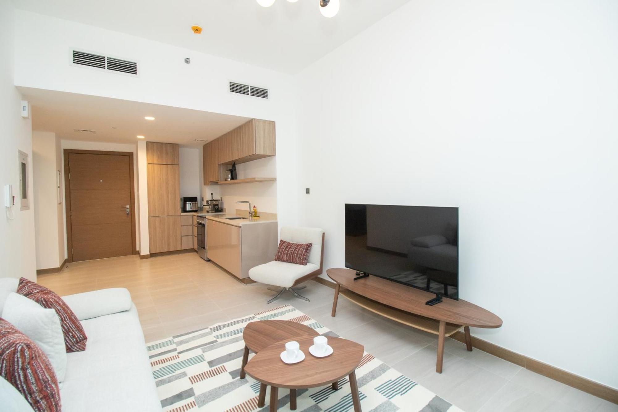 Stylish One Bedroom Oasis At Missoni Tower , Business Bay, Apartment