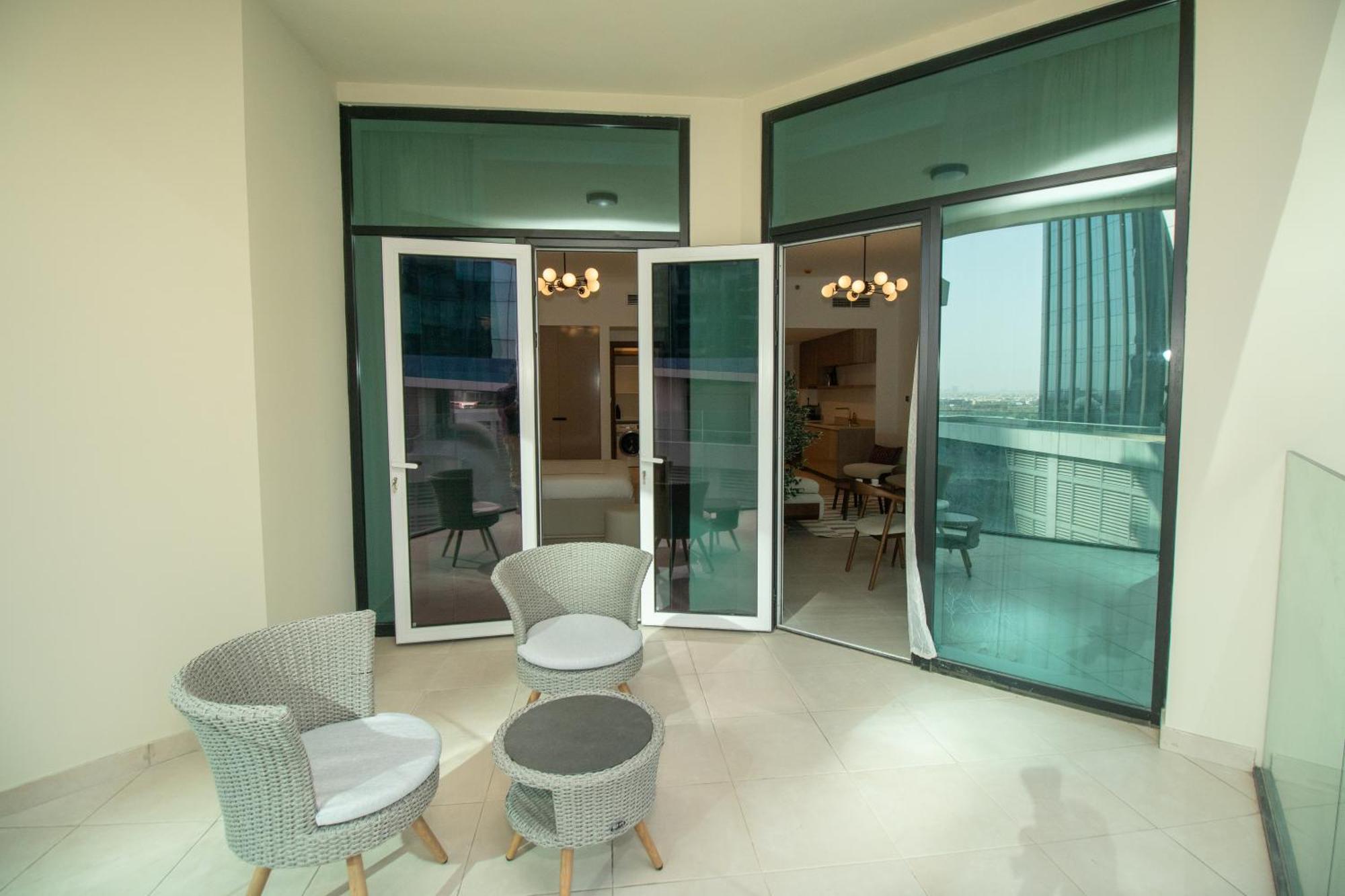 Apartment Stylish One Bedroom Oasis At Missoni Tower , Business Bay,