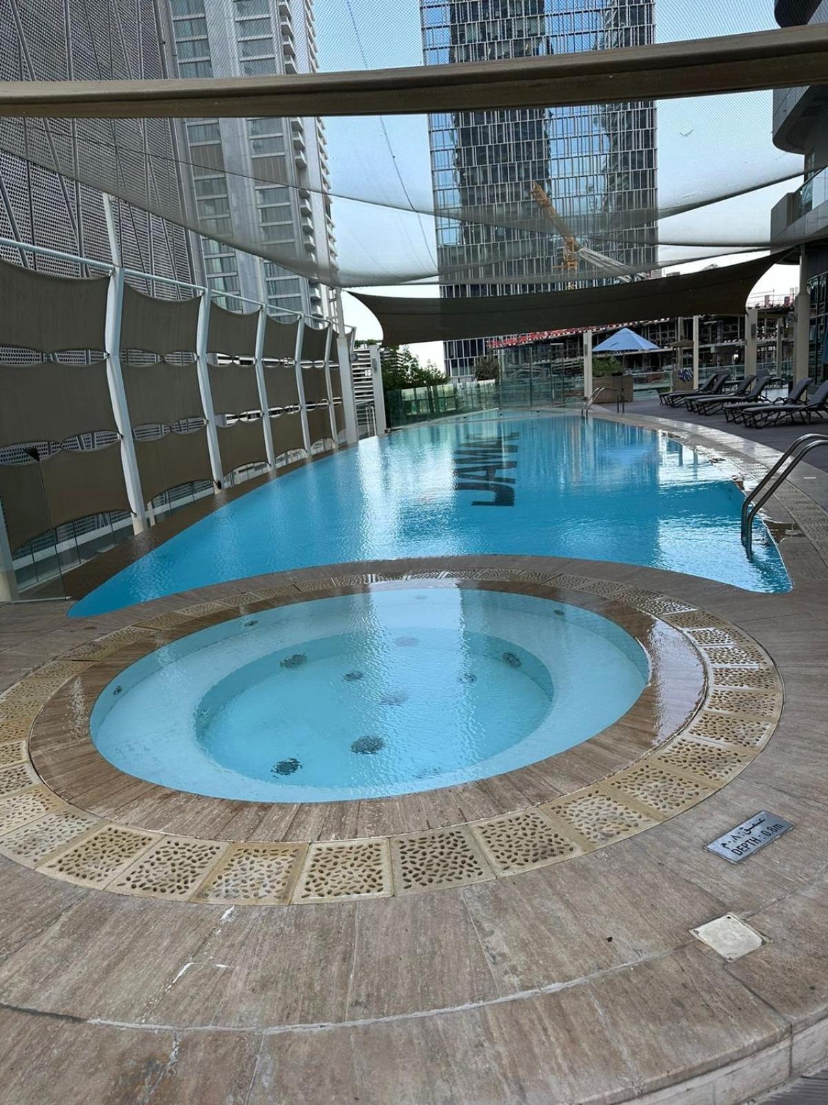 Daire Royal Mall Dubai