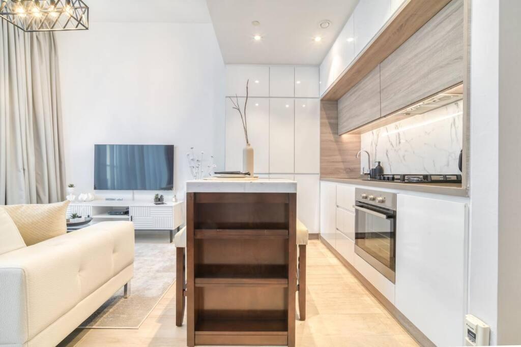 5 Mins To Jbr Beach, Luxury In Marina's Tower Apartment Dubai