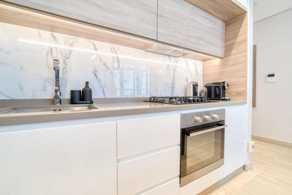 Apartment 5 Mins To Jbr Beach, Luxury In Marina's Tower Dubai