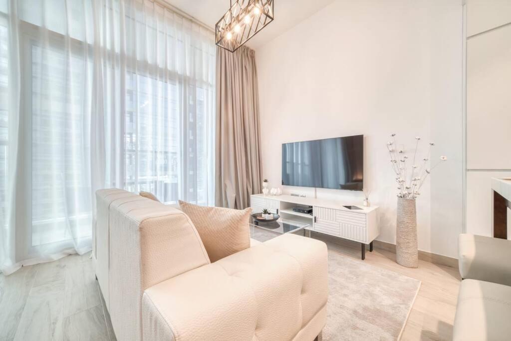 5 Mins To Jbr Beach, Luxury In Marina's Tower Dubai