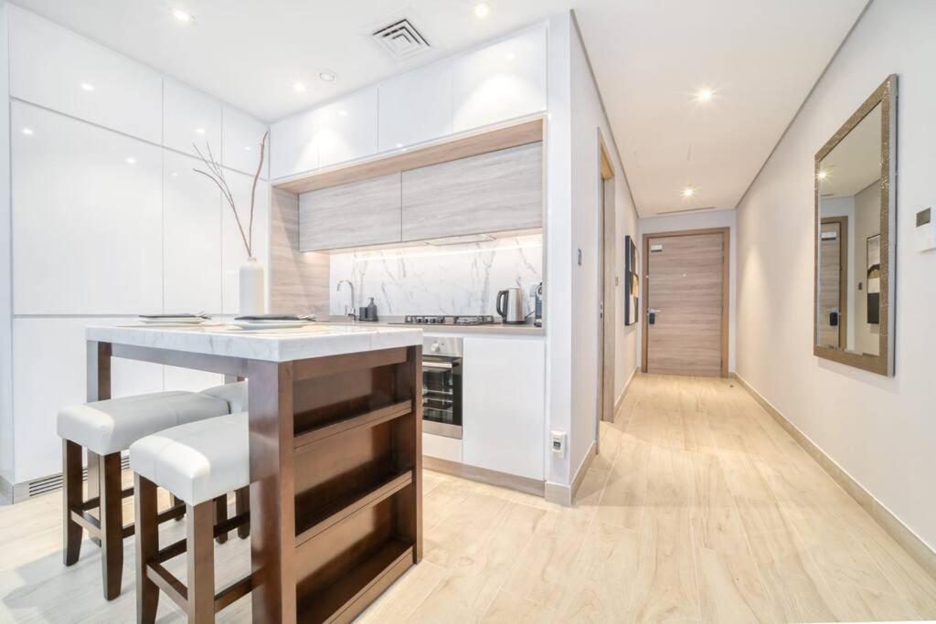 5 Mins To Jbr Beach, Luxury In Marina's Tower