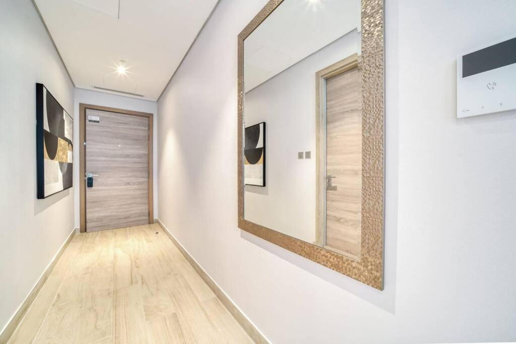 5 Mins To Jbr Beach, Luxury In Marina's Tower Apartment Dubai