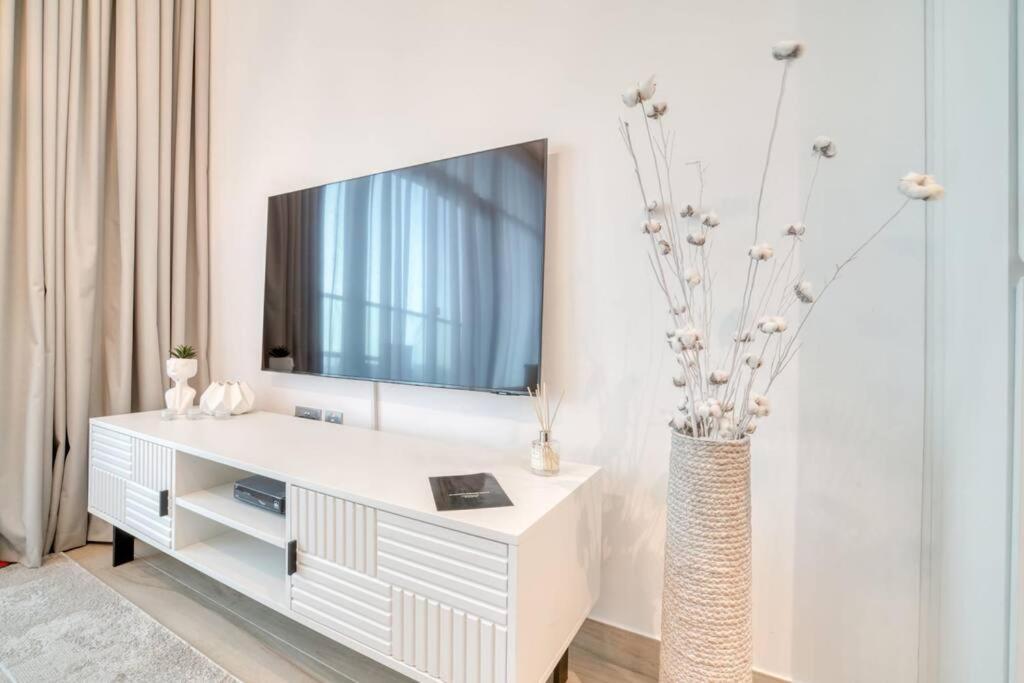 5 Mins To Jbr Beach, Luxury In Marina's Tower