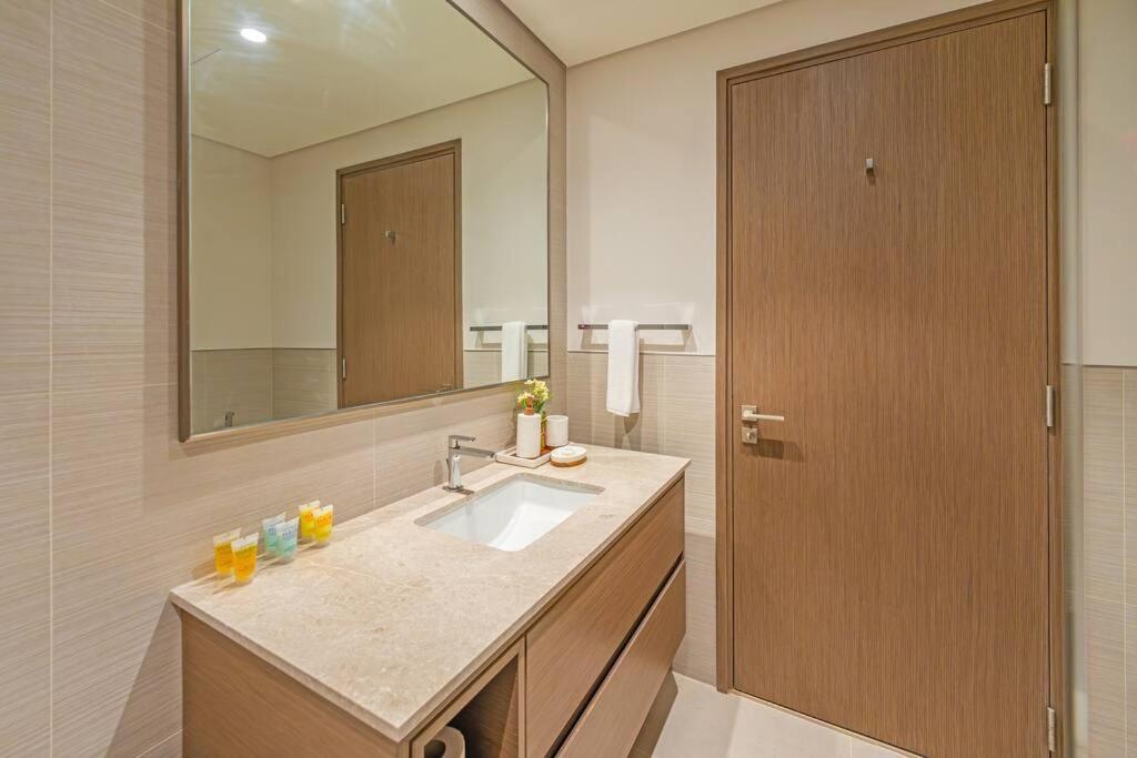 4min To Mall - Pool Access - King Bed Apartment