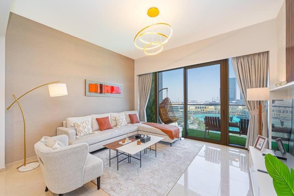 Apartment 4min To Mall - Pool Access - King Bed Dubai