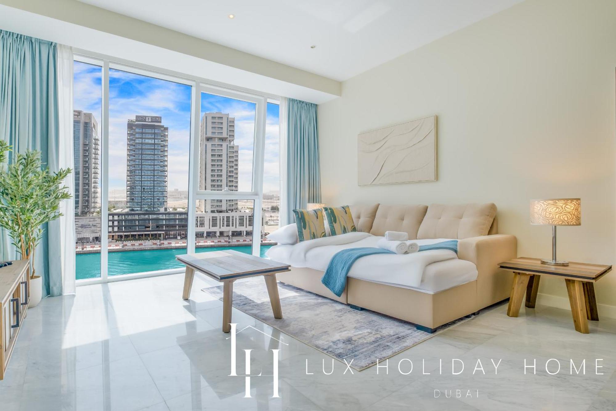 Lux The Pad Executive Canal View 5