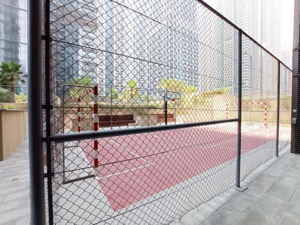 A Lovely 1 Bed Flat In Marina Apartment *