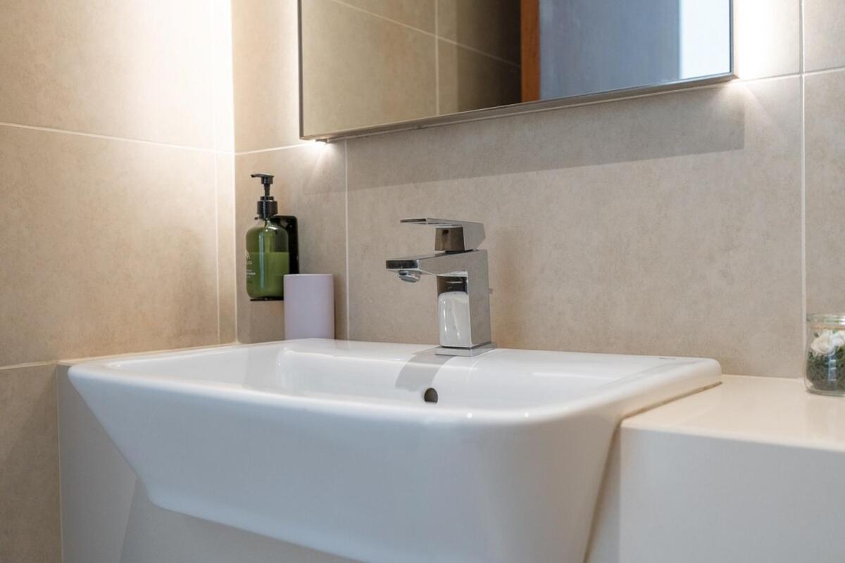 A Lovely 1 Bed Flat In Marina Dubai
