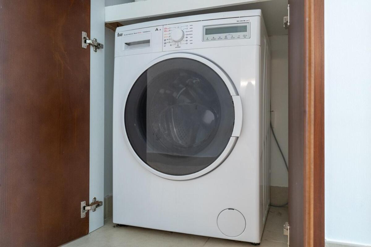 A Lovely 1 Bed Flat In Marina Apartment