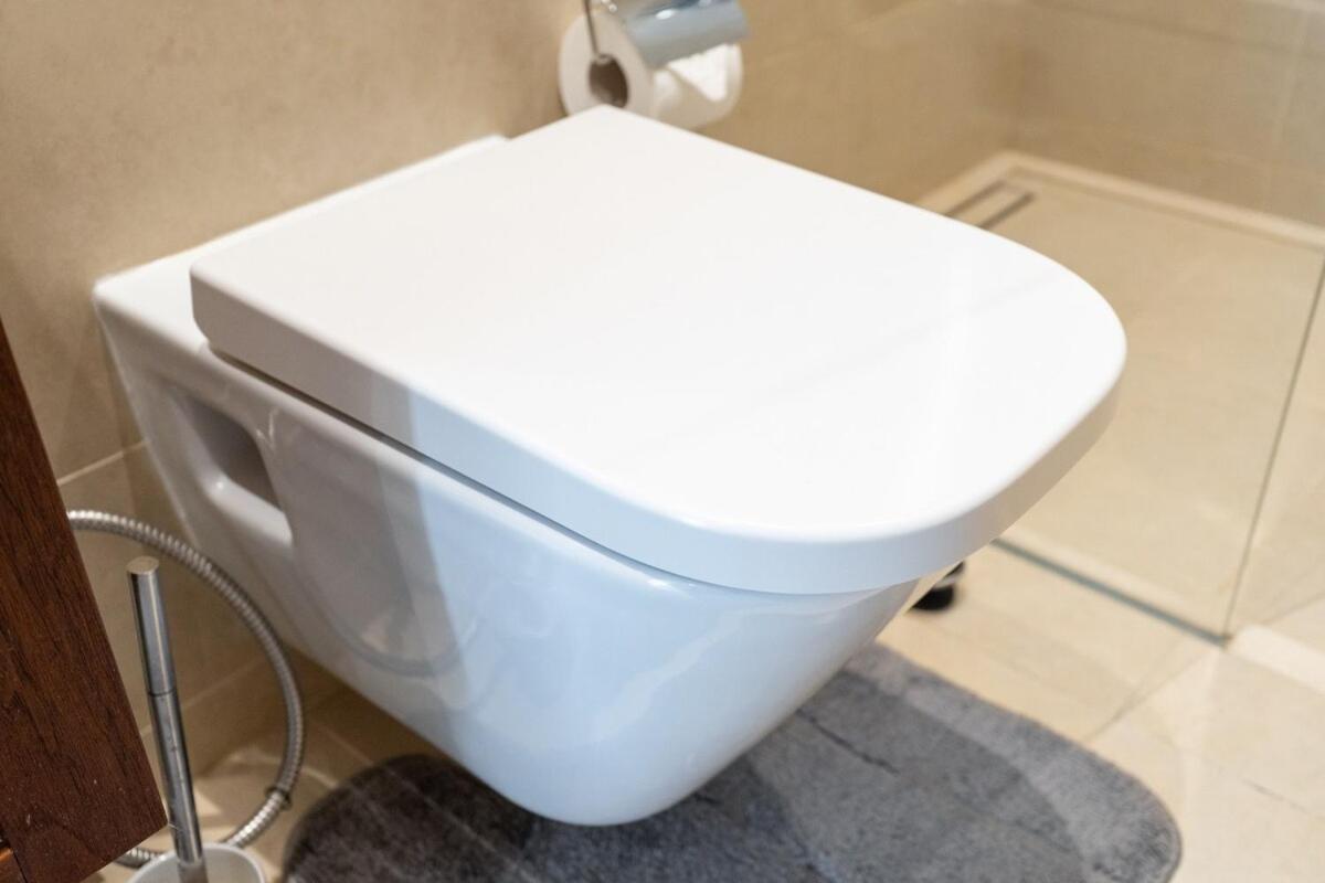 A Lovely 1 Bed Flat In Marina Apartment