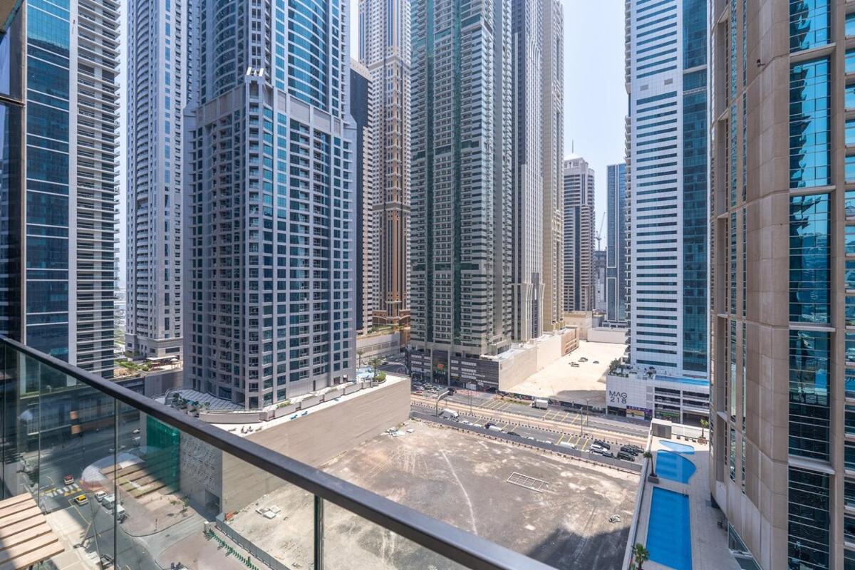 A Lovely 1 Bed Flat In Marina Apartment *