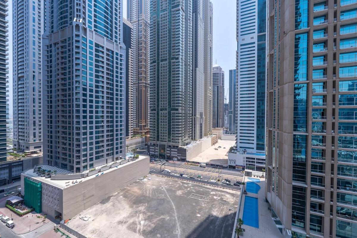 A Lovely 1 Bed Flat In Marina Dubai