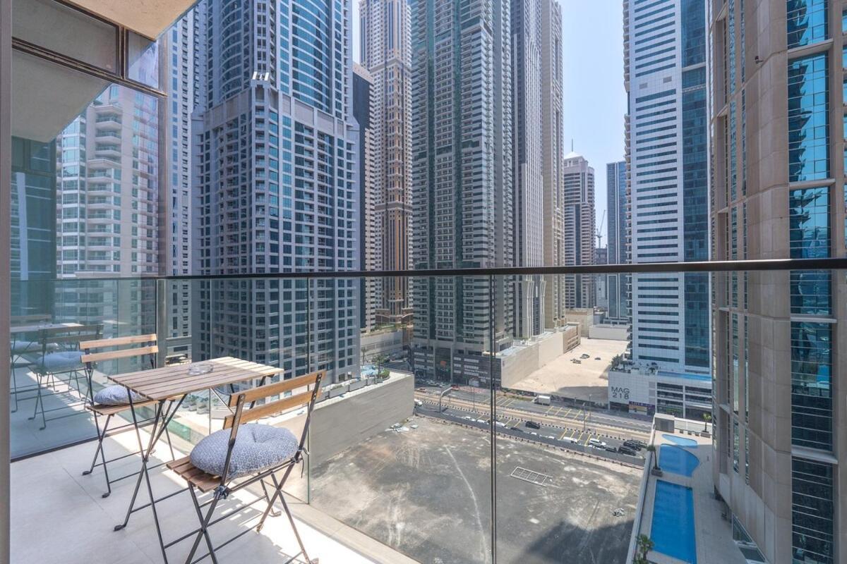 A Lovely 1 Bed Flat In Marina Apartment