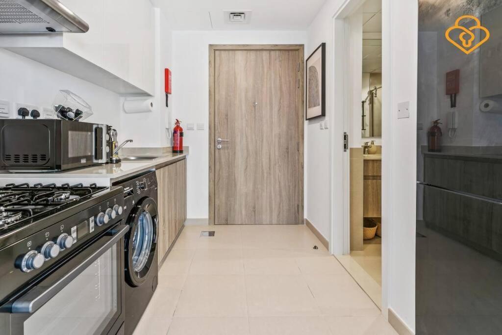 Keysplease With Outdoor Area, Townsquare Apartment Dubai