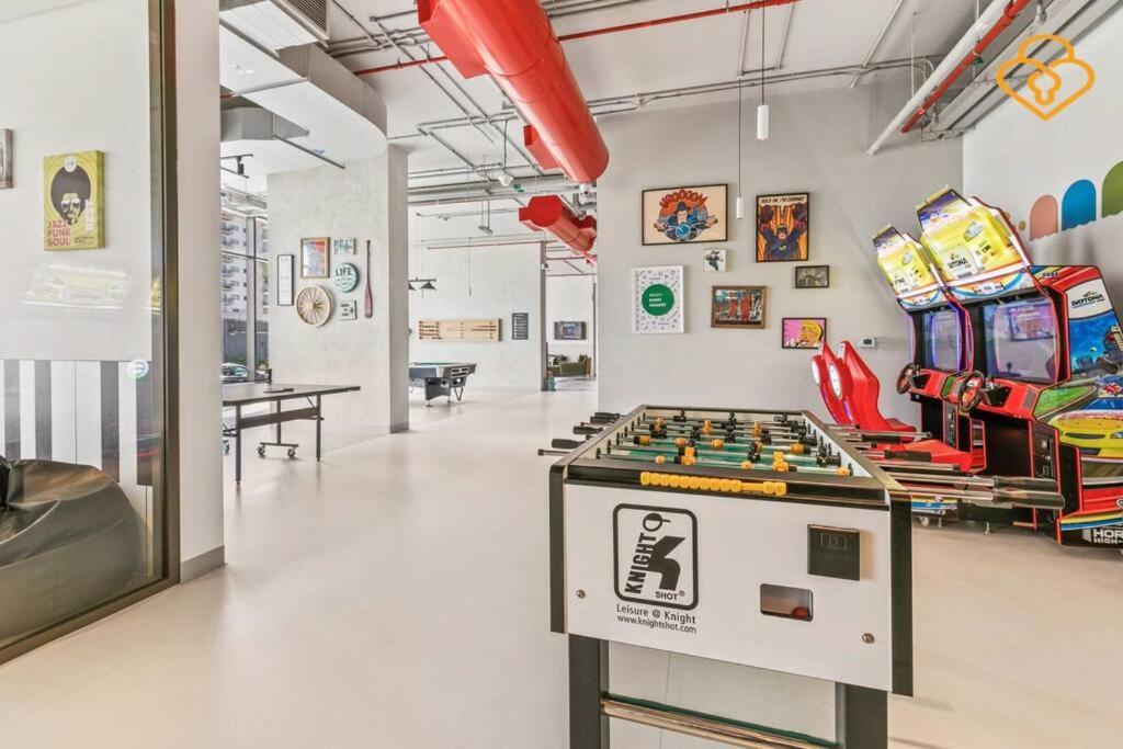 Keysplease With Outdoor Area, Townsquare Apartment