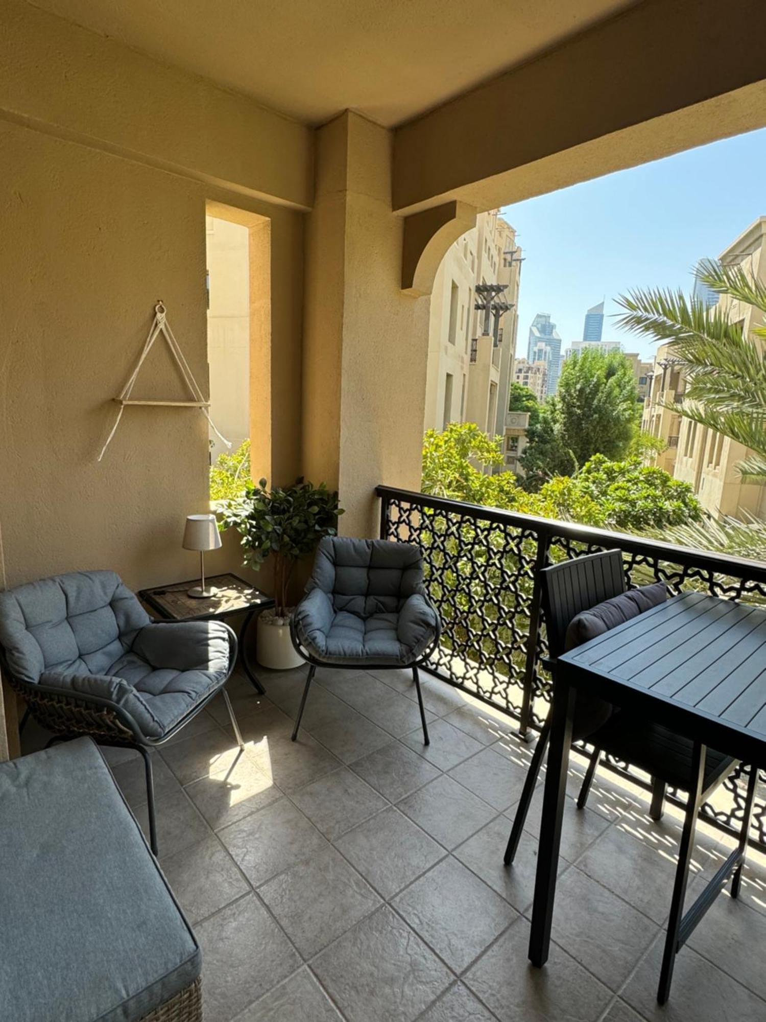 Lux Burj Khalifa Views 2br Iconic Heart Of Direct Views The Location Mall Boulevard Apartment