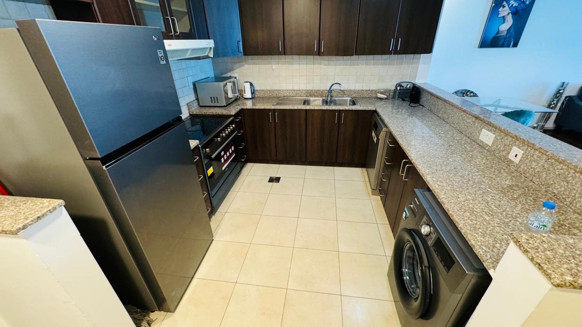 Very Spacious 2 Bedroom Modern Comfort In The Heart Of * Dubai