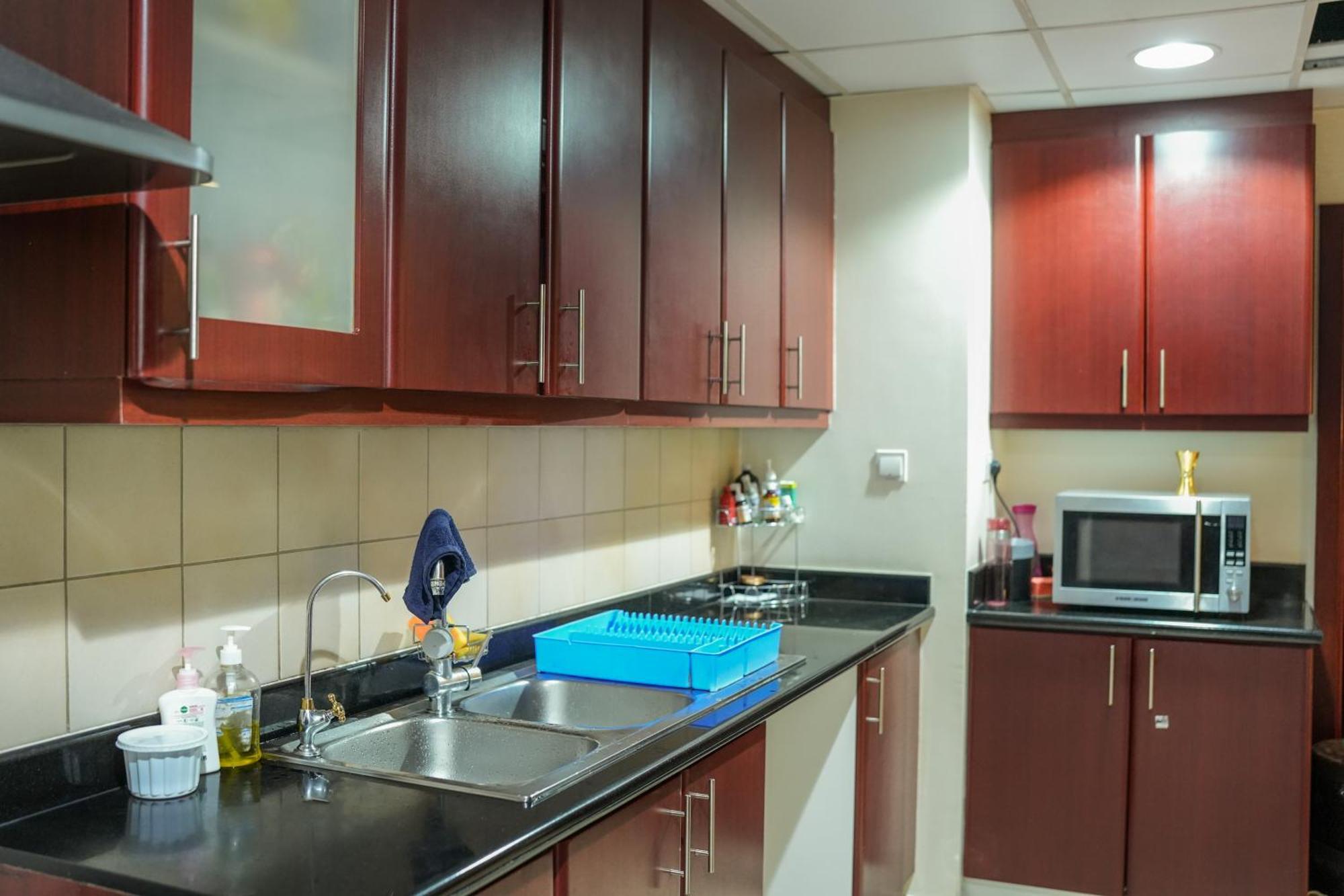 Hostel The Blue Parrot Jbr Dubai