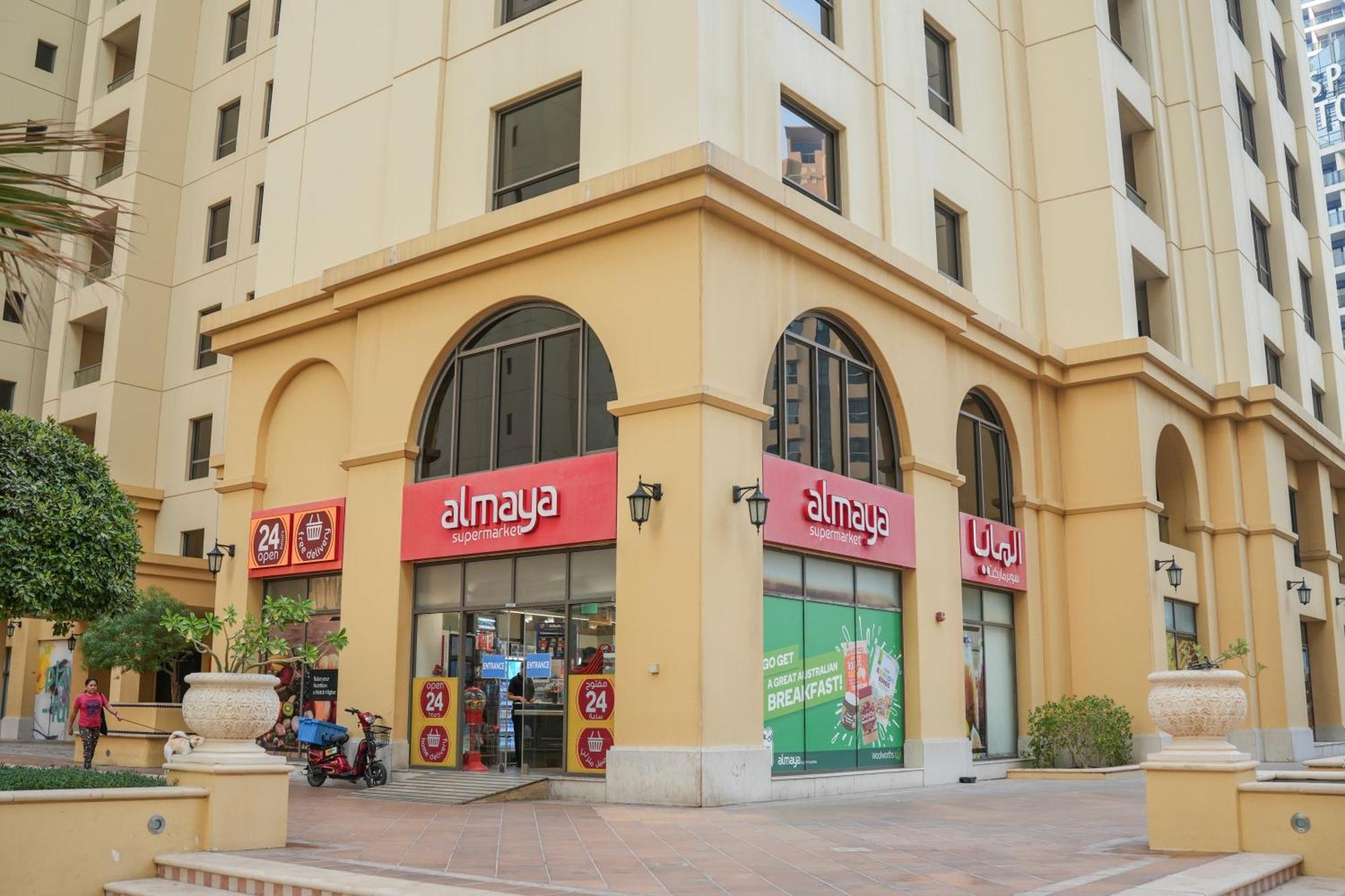The Blue Parrot Jbr Hostel