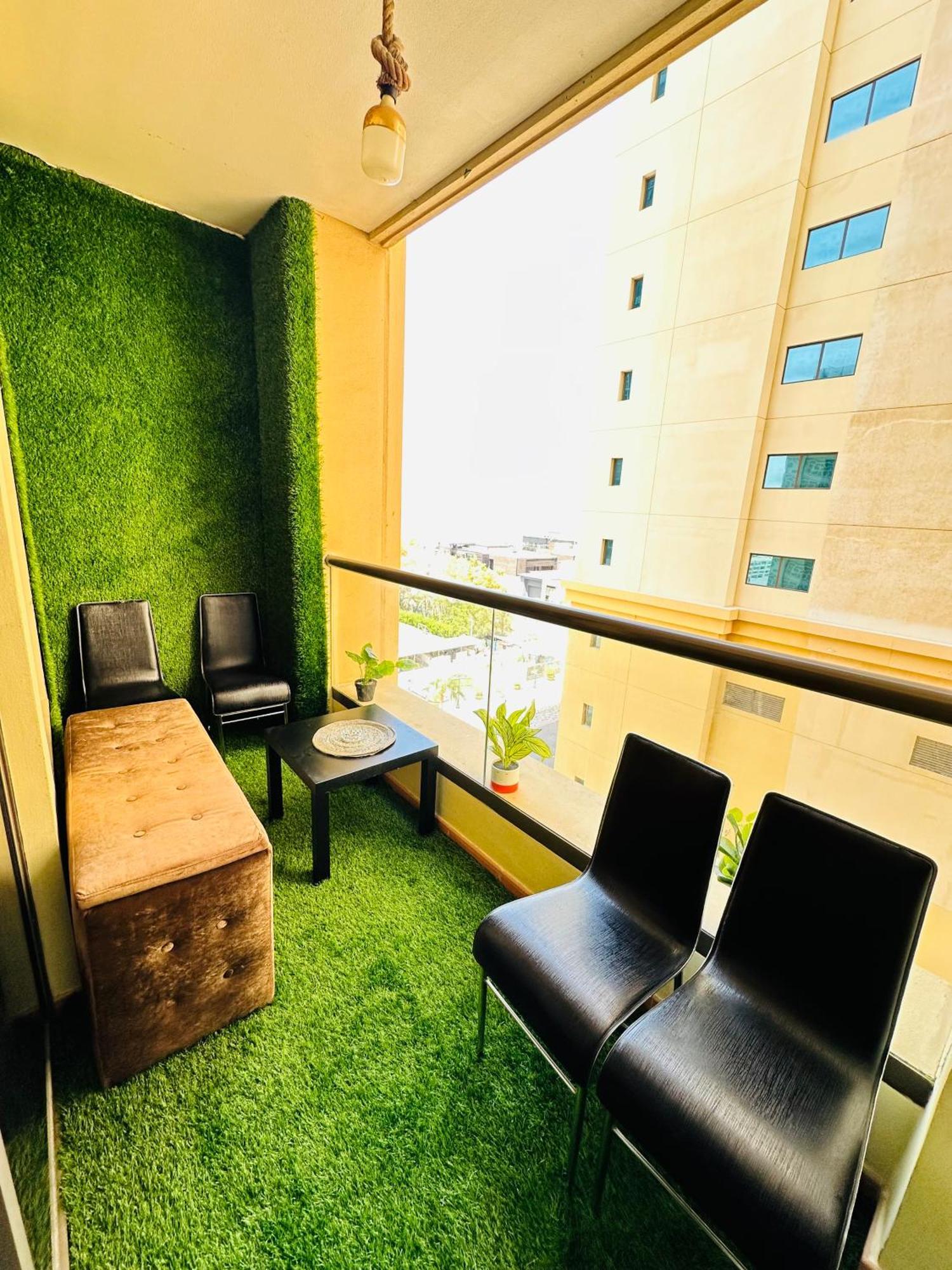 The Blue Parrot Jbr Hostel