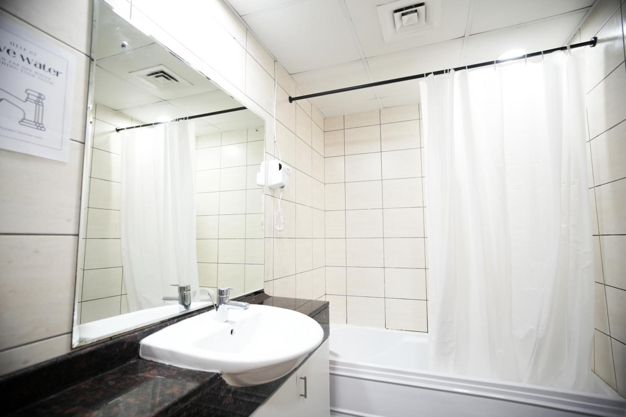 Dhostels - Marina Palm View *