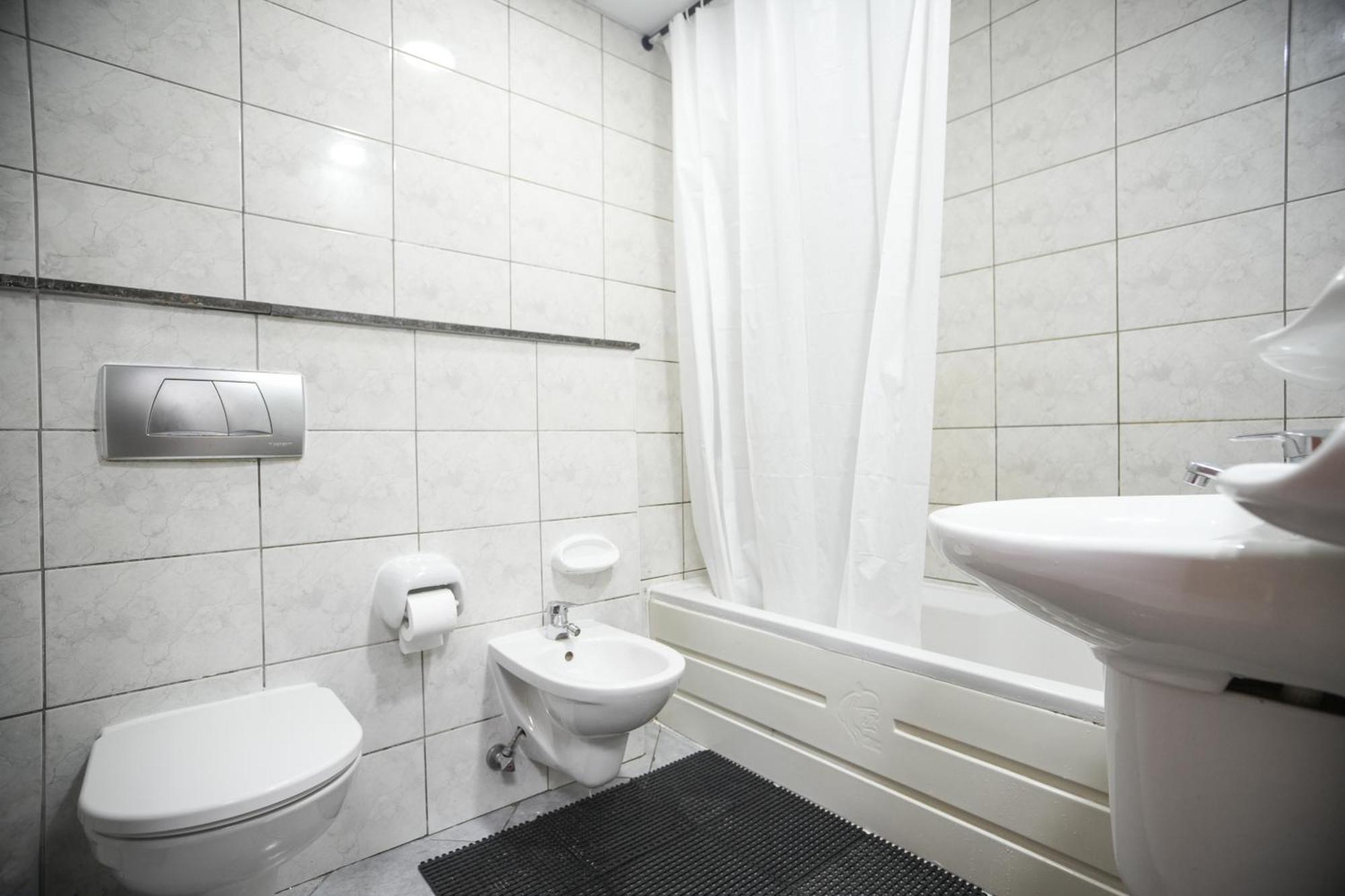 Dhostels - Marina Palm View Hostel Dubai