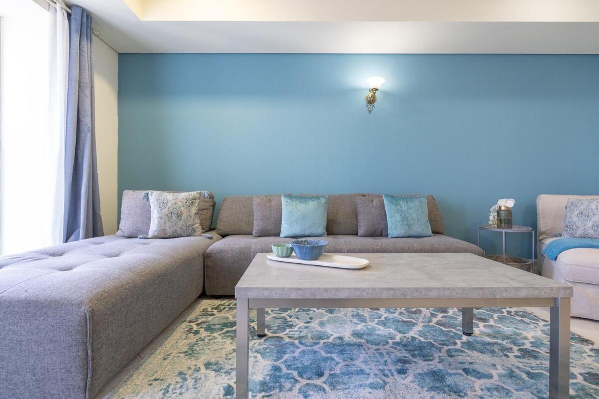 Daire Stunning 1-bedroom With Marina Views