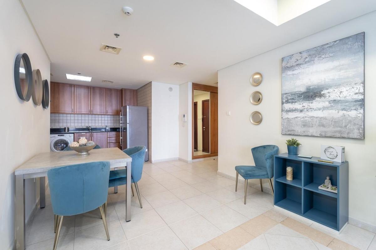 Daire Stunning 1-bedroom With Marina Views *
