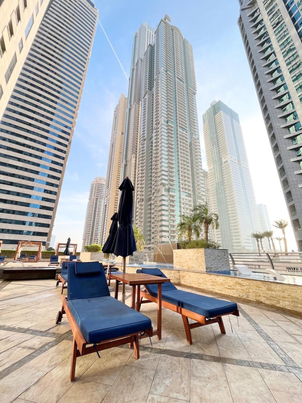 Daire Stunning 1-bedroom With Marina Views Dubai
