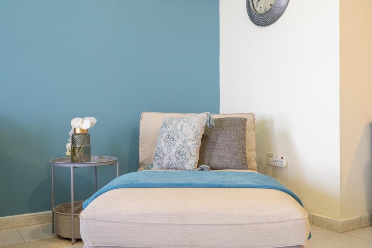 Stunning 1-bedroom With Marina Views Daire