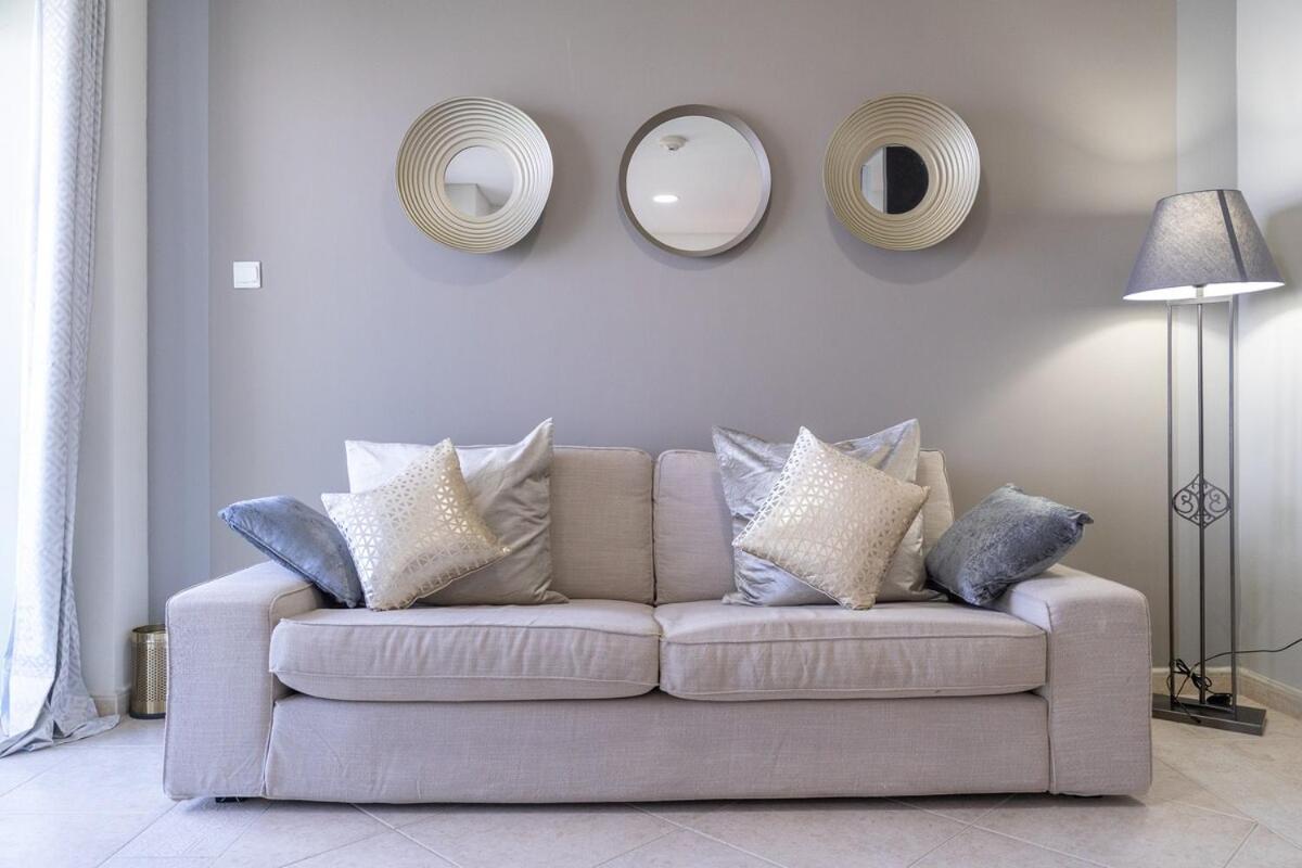 Stunning 1-bedroom With Marina Views Daire