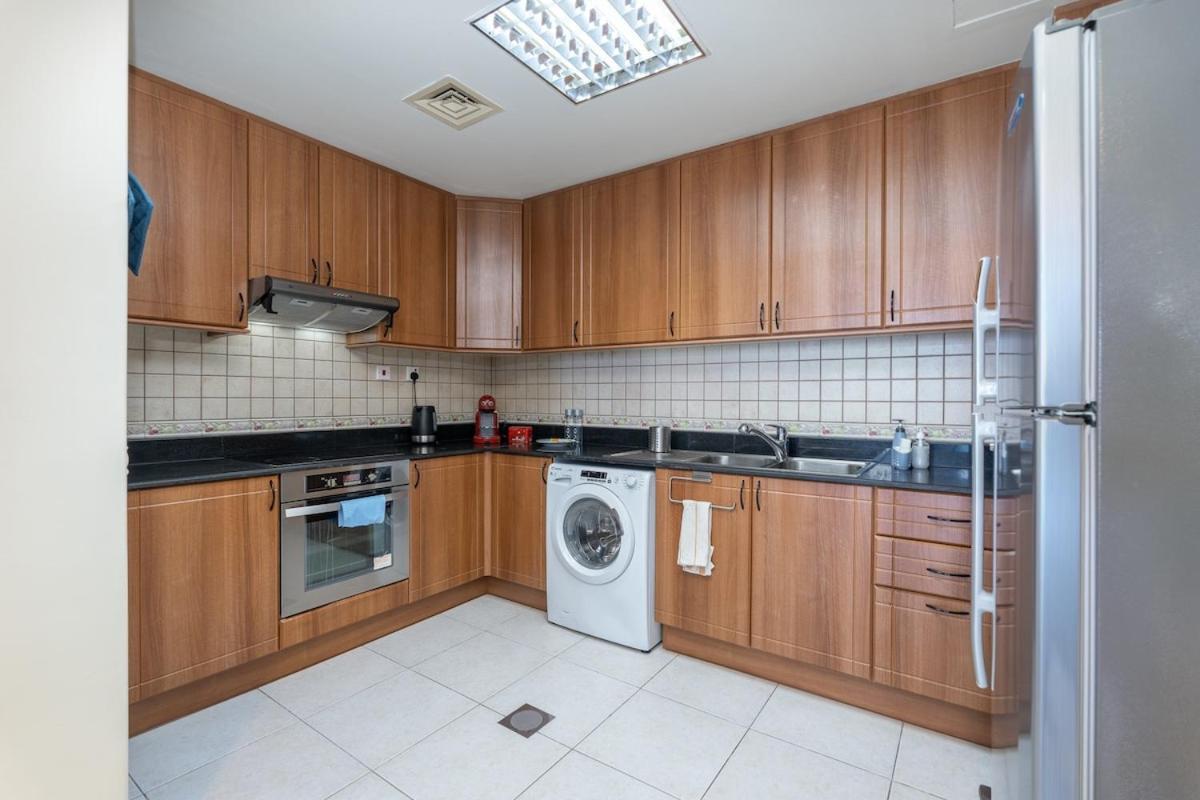 Daire Stunning 1-bedroom With Marina Views Dubai