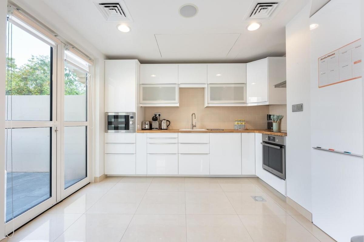 Luxurious 3-bedroom With Private Pool At Springs 10 Villa