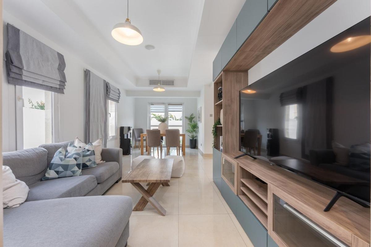 Luxurious 3-bedroom With Private Pool At Springs 10 Villa *