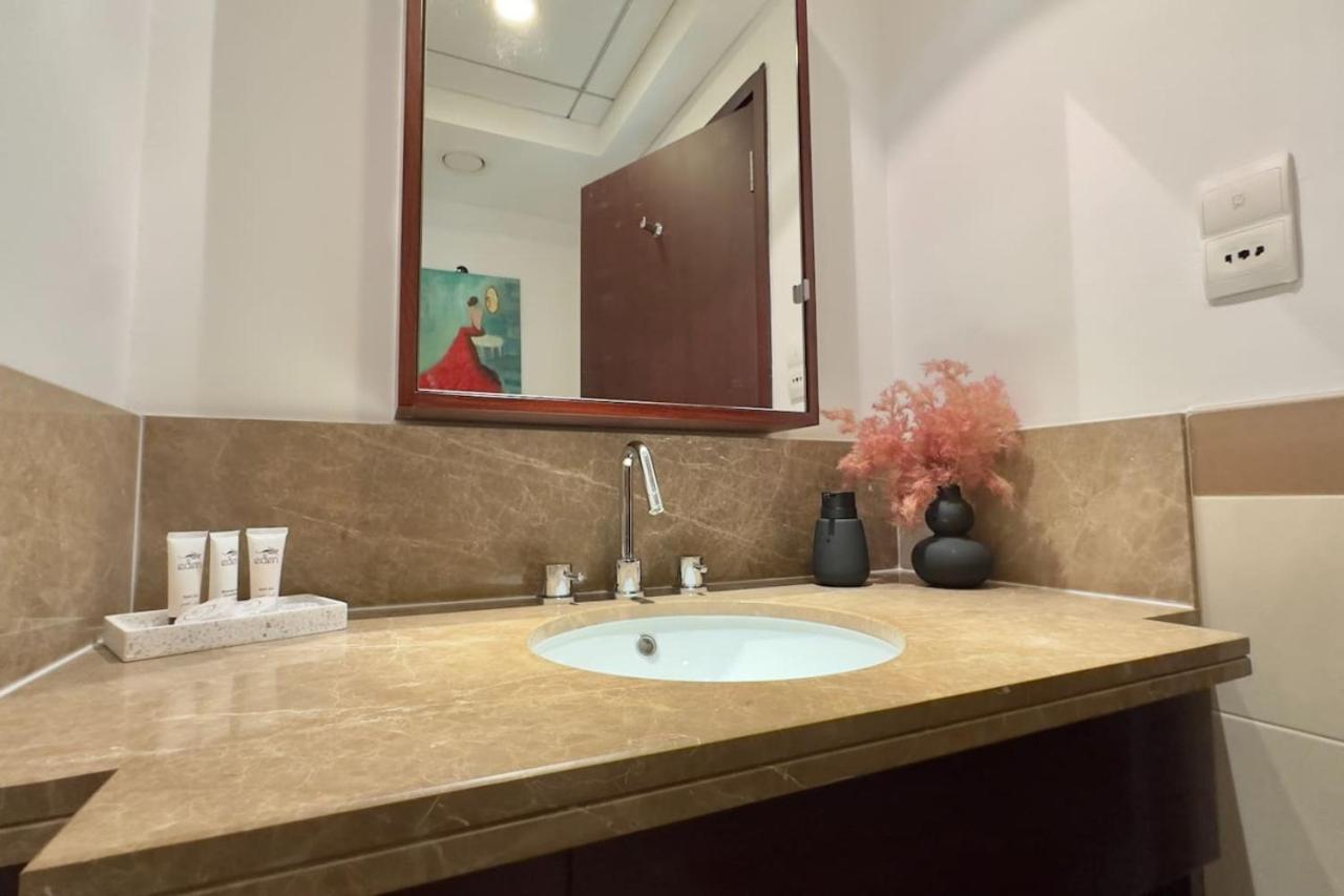 Apartment 1br High Floor At Boulevard 29 Near Mall By Vibel