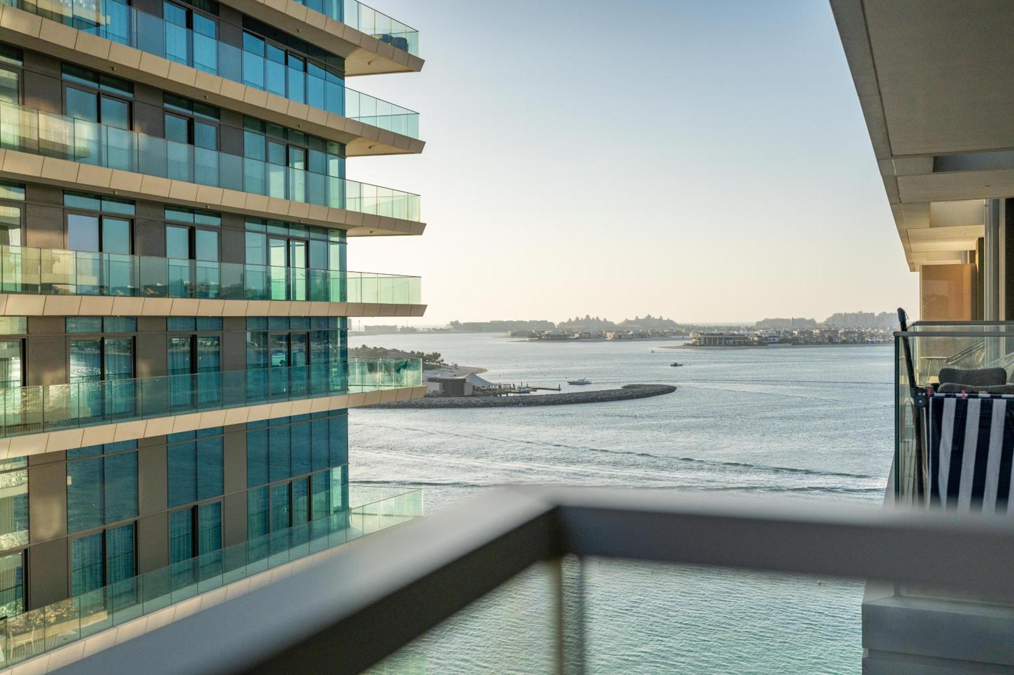 White Sage Sun And 1br At Isle Emaar Beachfront Daire Dubai