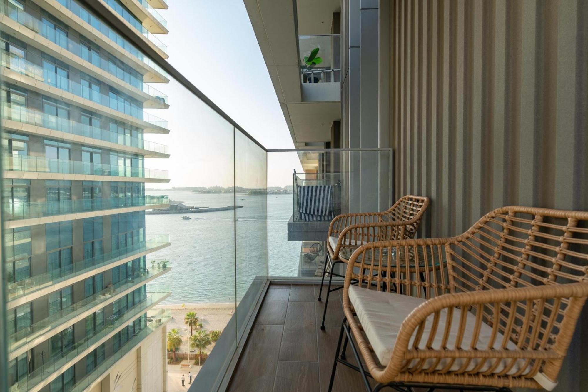 Daire White Sage Sun And 1br At Isle Emaar Beachfront *