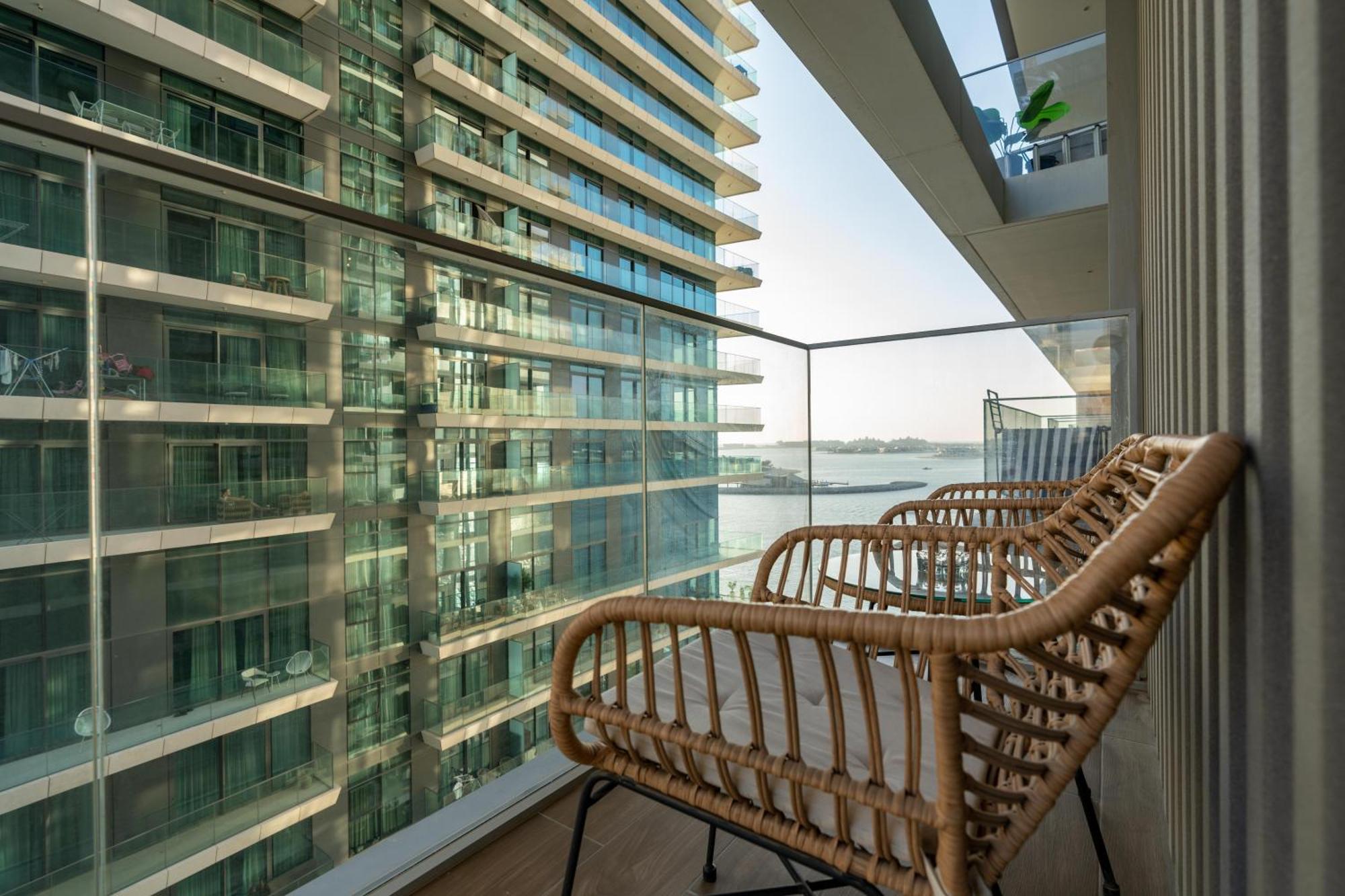 White Sage Sun And 1br At Isle Emaar Beachfront Daire Dubai