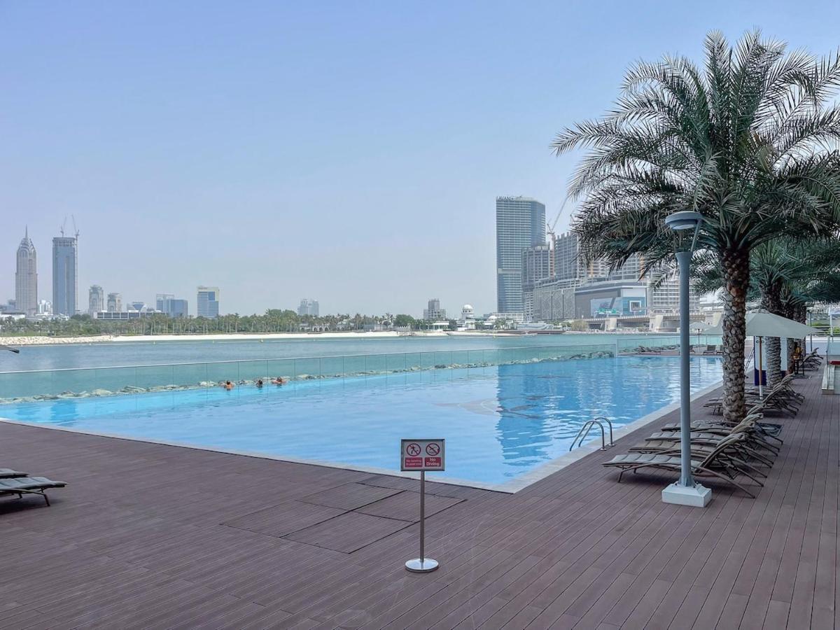 Sleeps 4 With The Palm Beach View Apartment