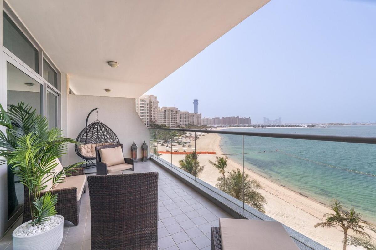 Apartment Sleeps 4 With The Palm Beach View