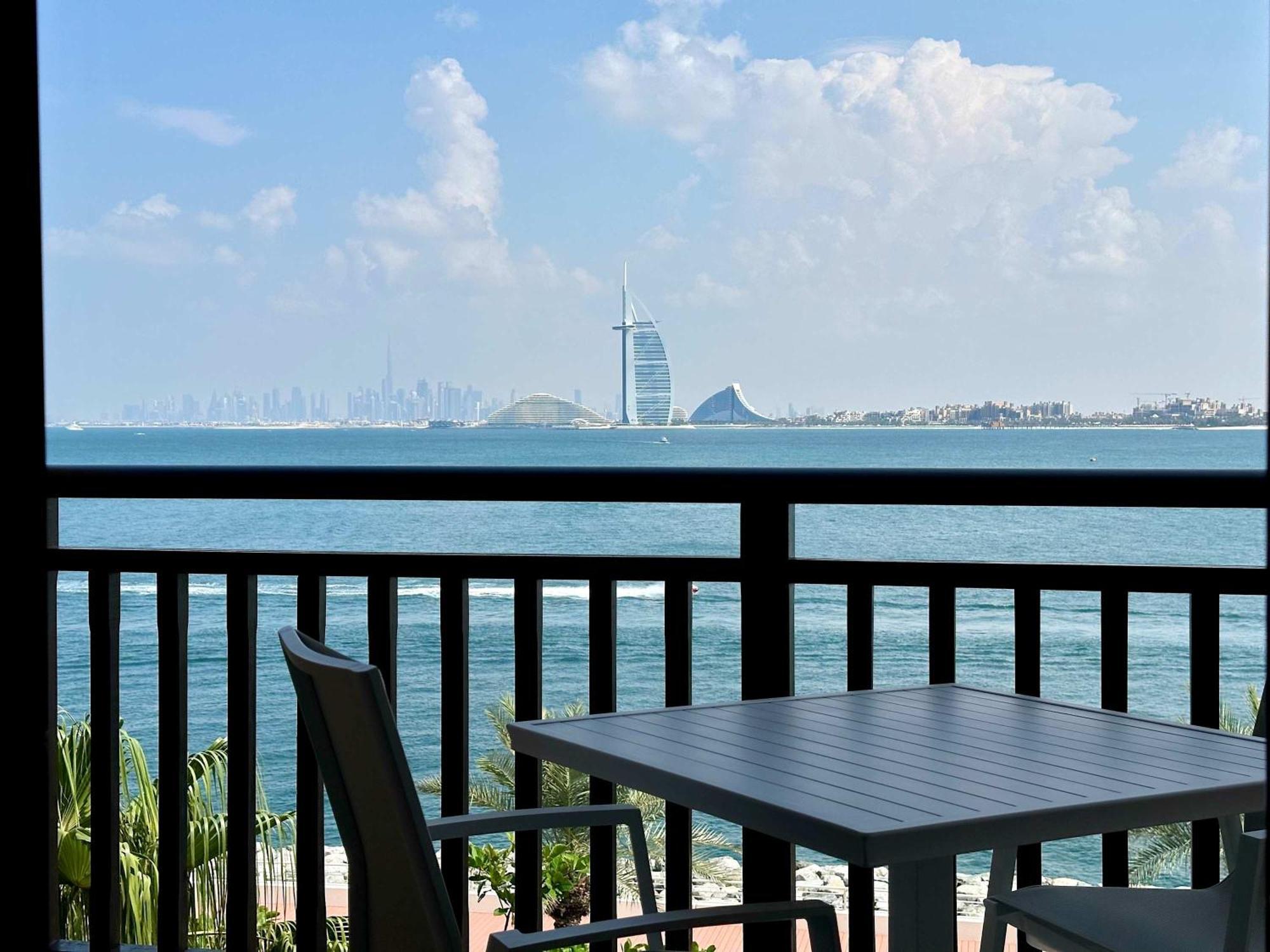 Elegantly Renovated 1br At 5 Star Dubai
