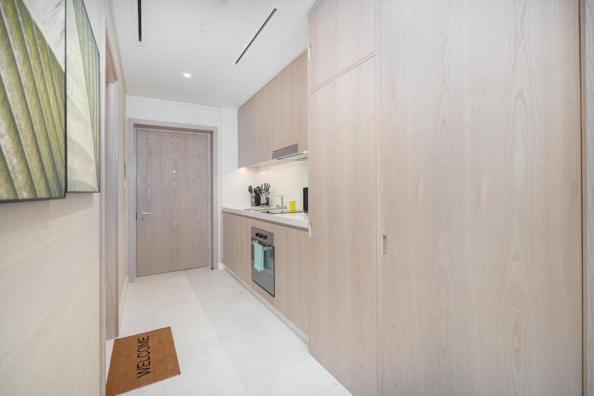 Apartment Serene Seaside Studio On Palm Jumeirah Dubai