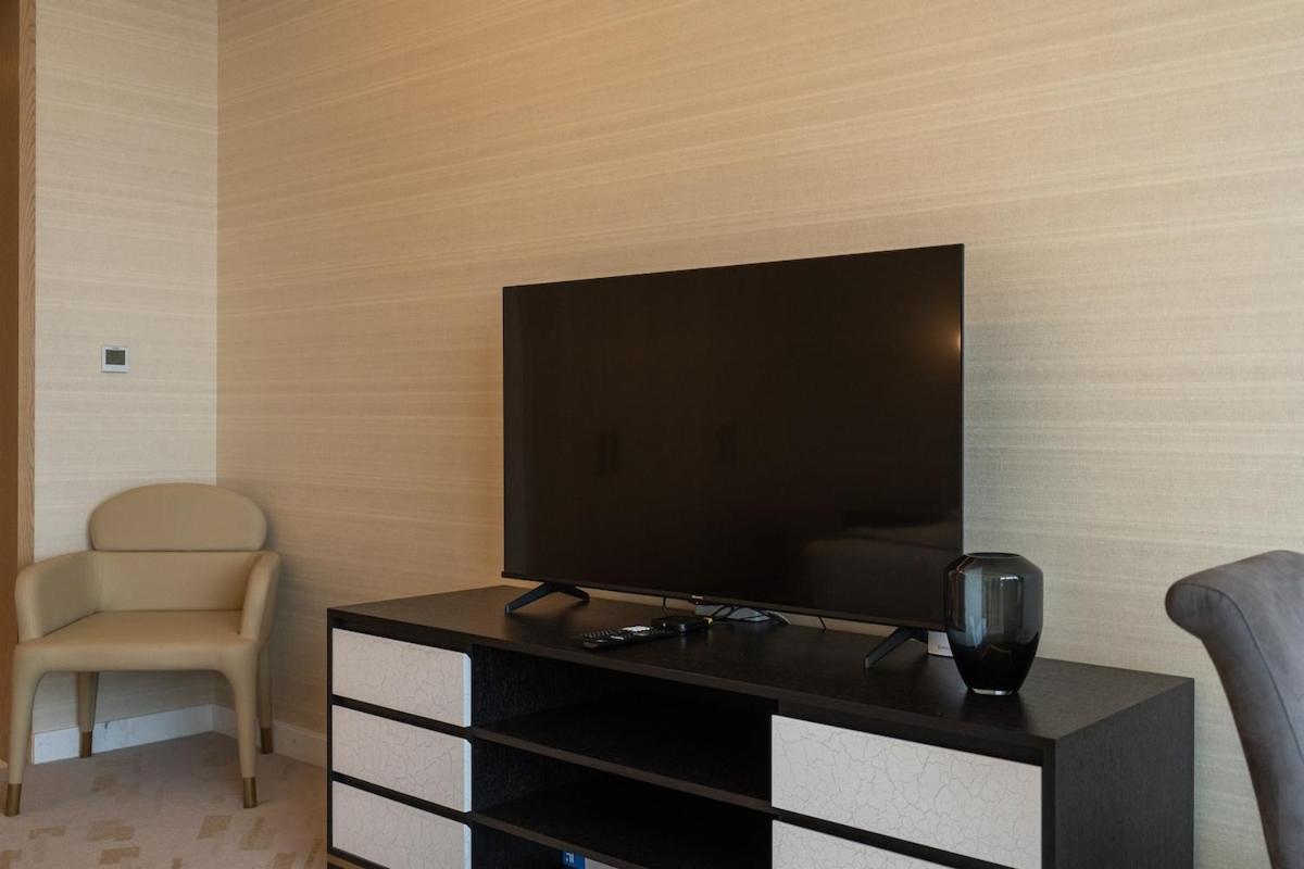 Serene Seaside Studio On Palm Jumeirah