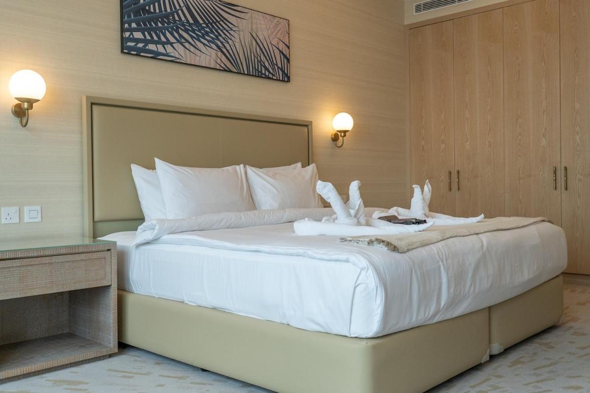 Serene Seaside Studio On Palm Jumeirah * Dubai