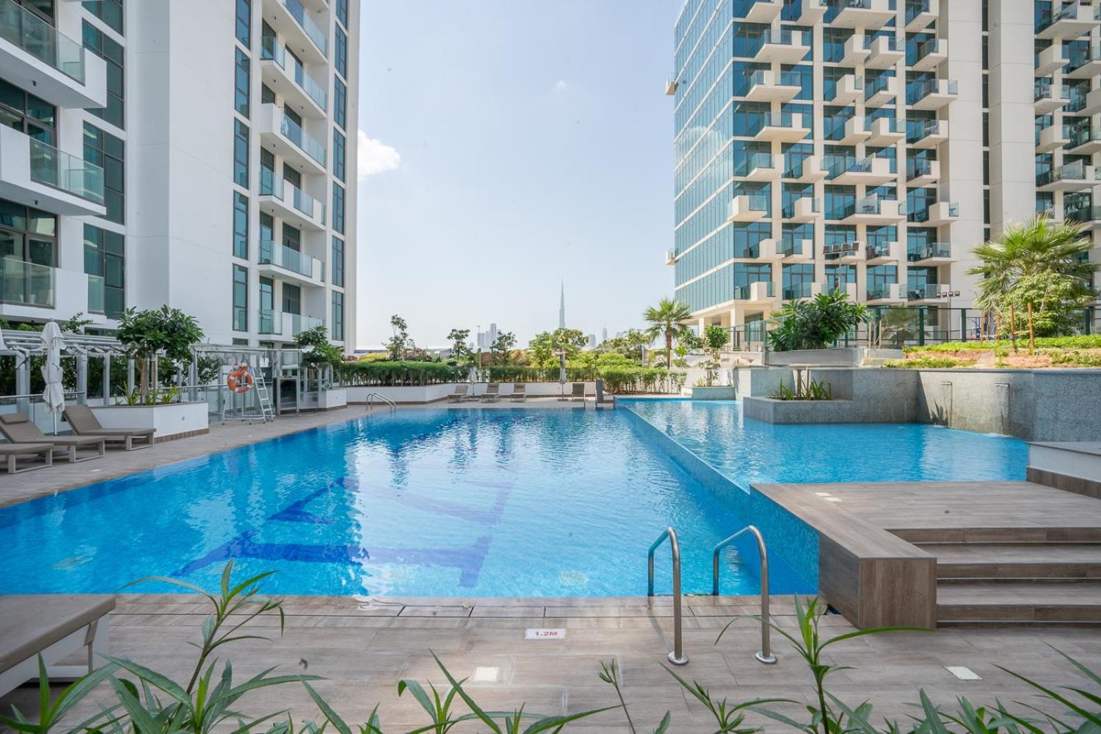 Rh - Stunning Canal View 01 Bedroom With Amenities, Newly Furnished Apartment
