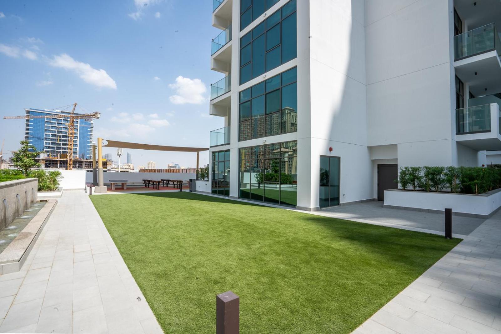 Rh - Stunning Canal View 01 Bedroom With Amenities, Newly Furnished Apartment *