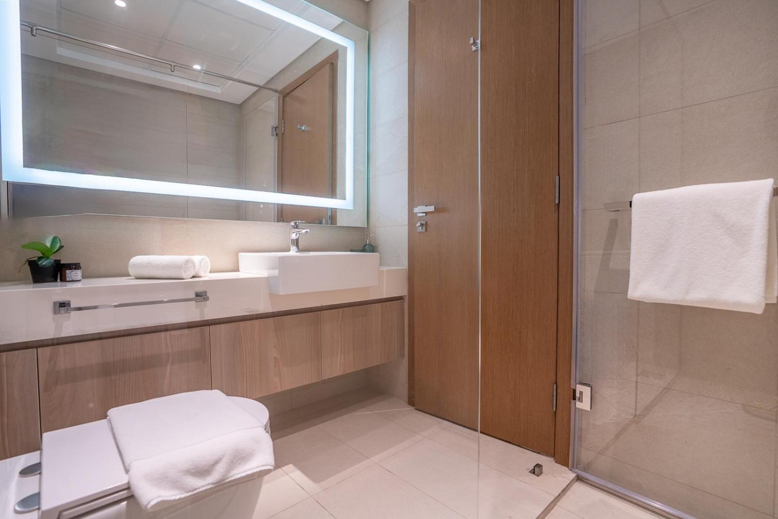 Rh - Stunning Canal View 01 Bedroom With Amenities, Newly Furnished Dubai