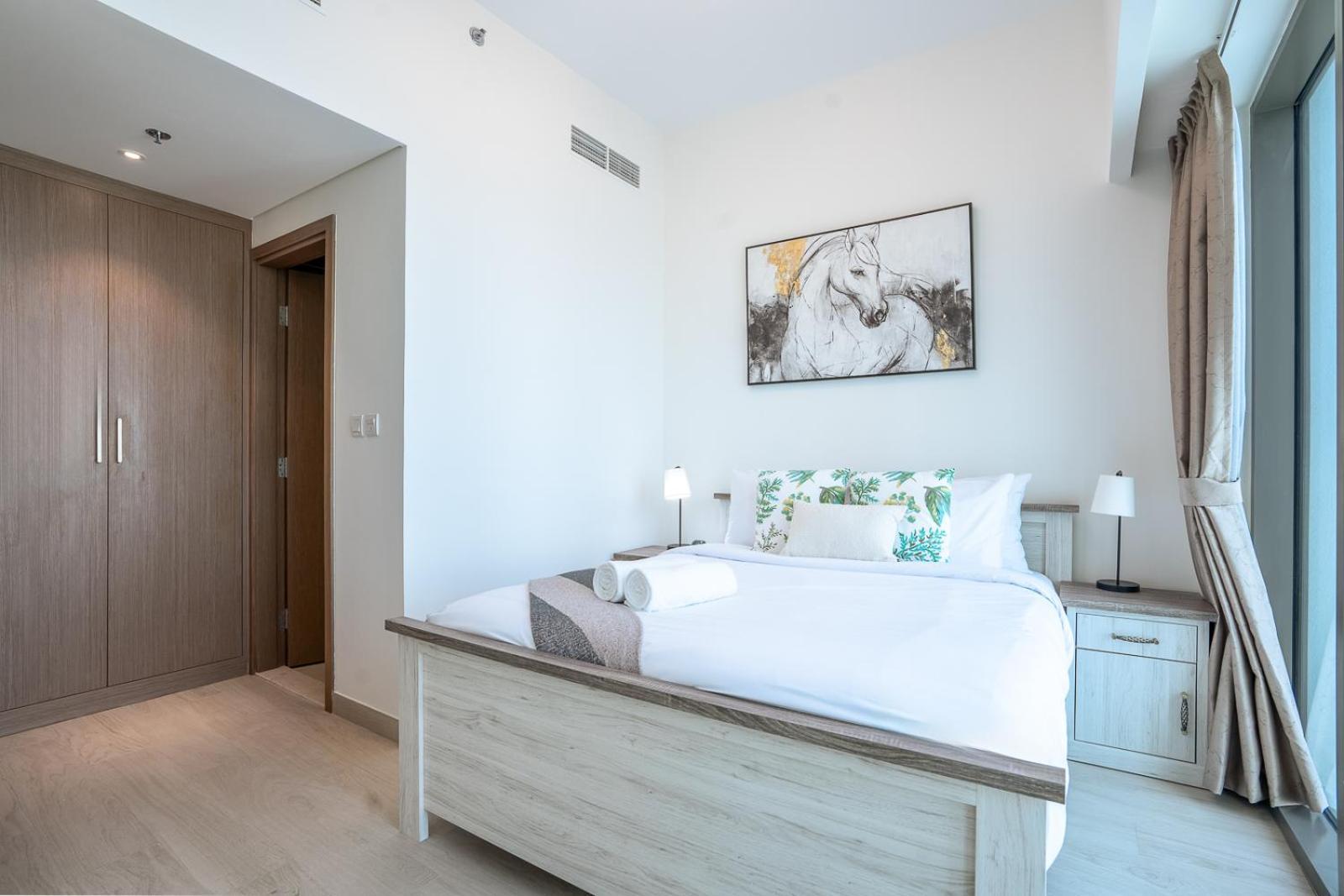 Rh - Stunning Canal View 01 Bedroom With Amenities, Newly Furnished Apartment *
